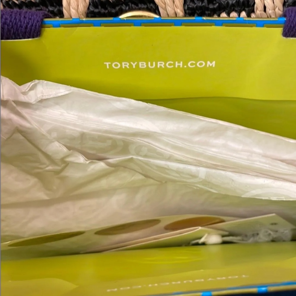 Tory Burch Full Inclusion Set - Picture 4 of 5